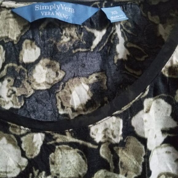 SIMPLY VERA by VERA WANG | floral tee shirt olive green sz XS - Picture 3 of 5
